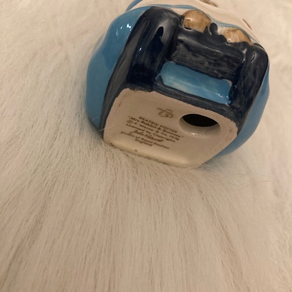 Royal Doulton Beatrix Potter “Mrs. Rabbit & Bunnies” - Picture 2 of 11